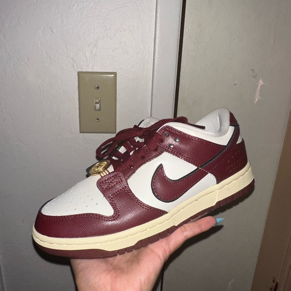 Nike Dunk Low SE
Sisterhood Sail Team Red (Women's)